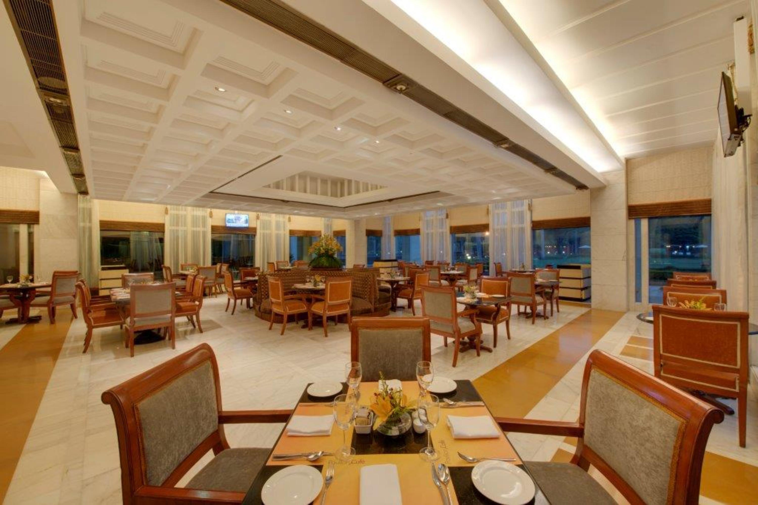 Jaypee Palace Hotel Агра Екстериор снимка