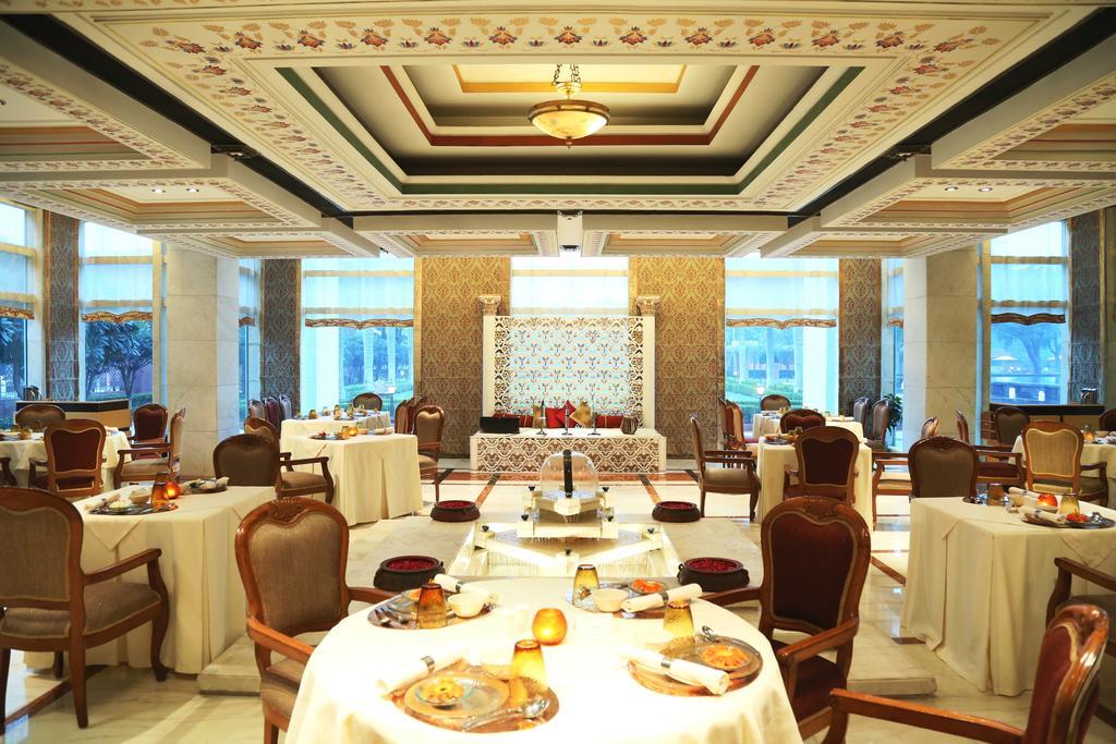 Jaypee Palace Hotel Агра Екстериор снимка