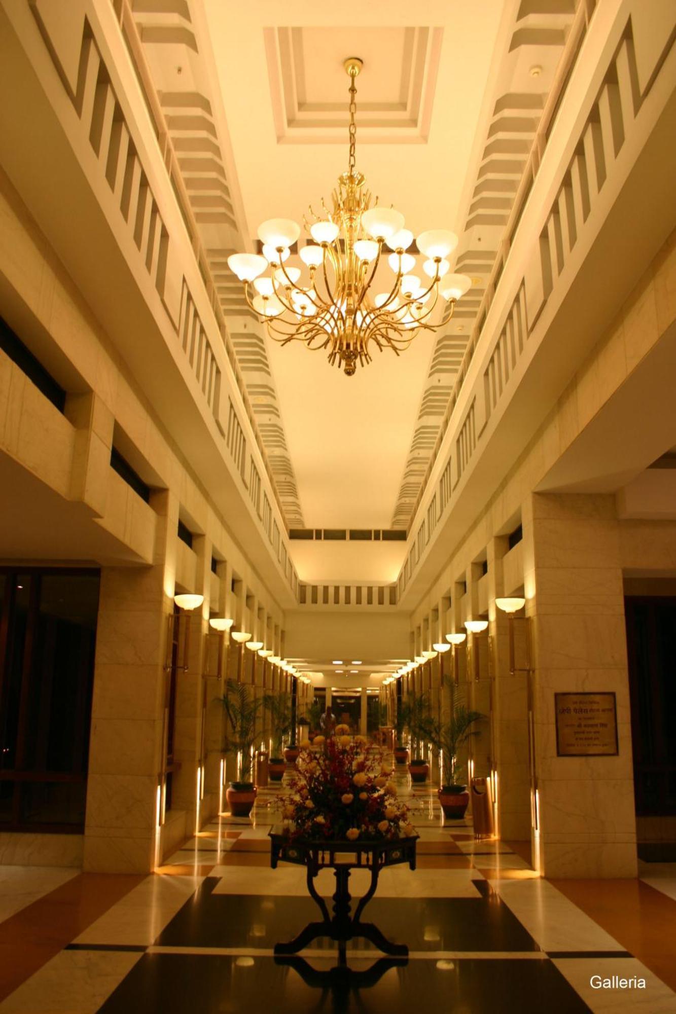 Jaypee Palace Hotel Агра Екстериор снимка